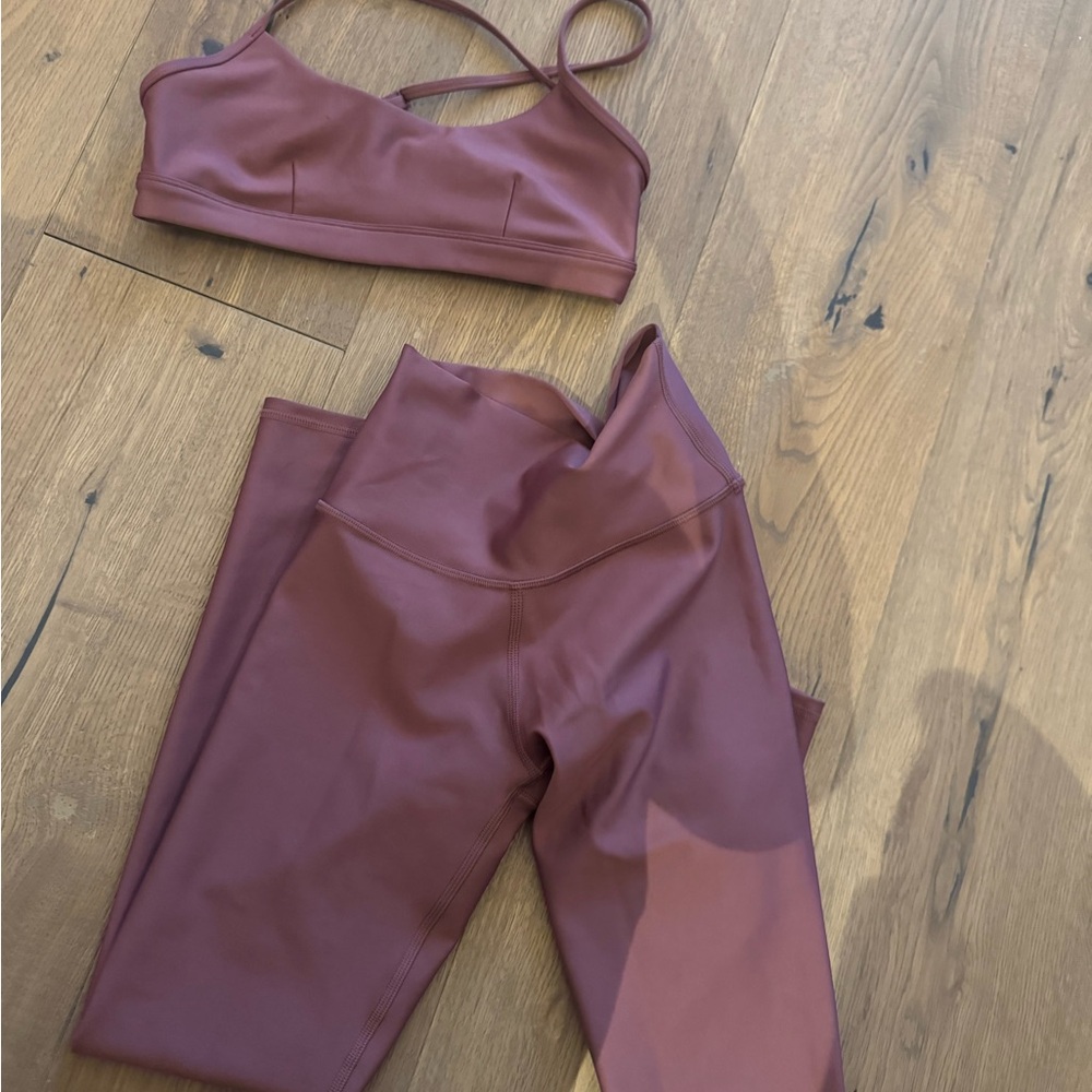 Alo Yoga air lift set burgundy truffle